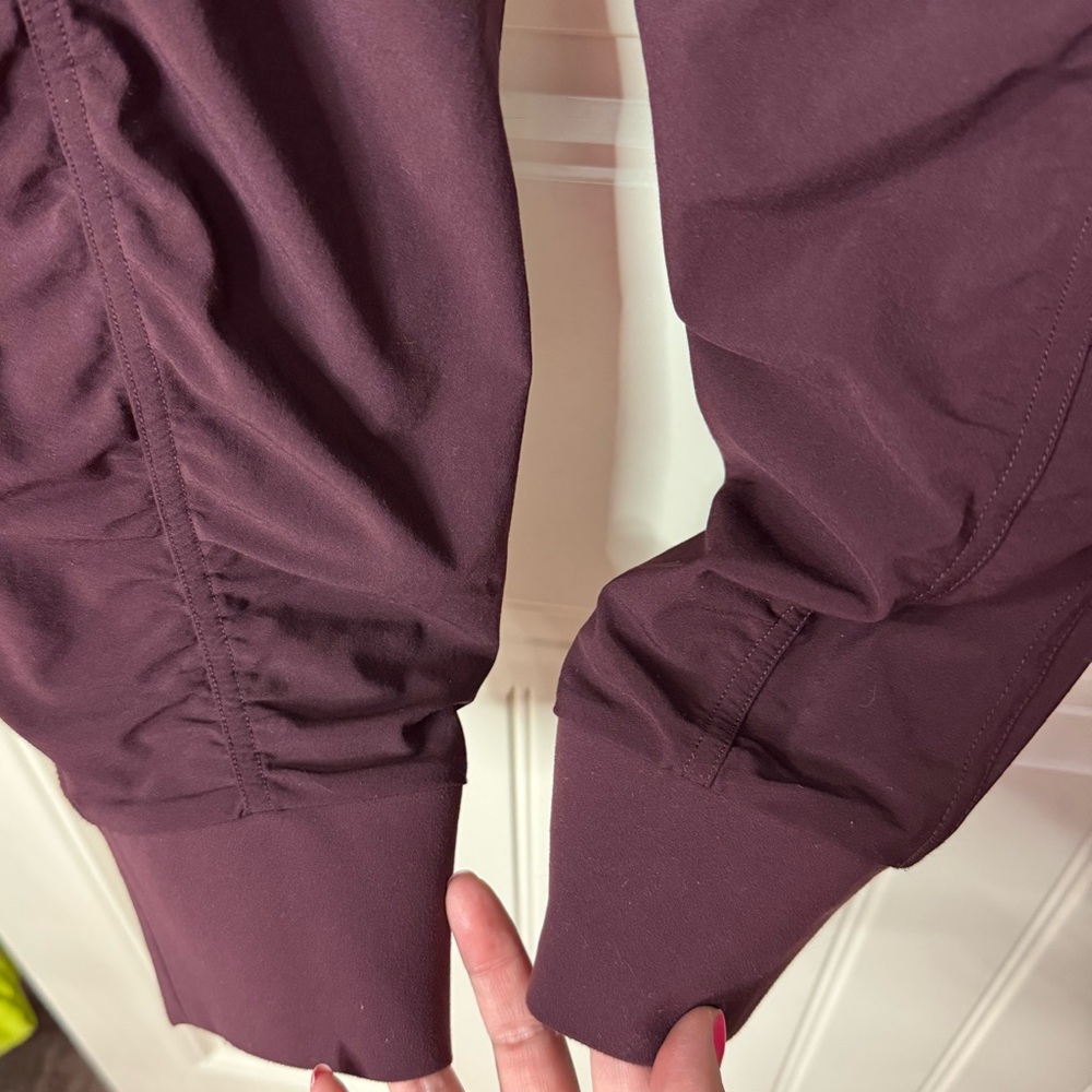 ATHLETA 💜 Attitude Lined Ruched Jogger Pant in Burgundy (Women’s Size 4) - Picture 4 of 11